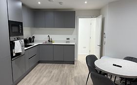 Modern - City Centre - 2Br Apt